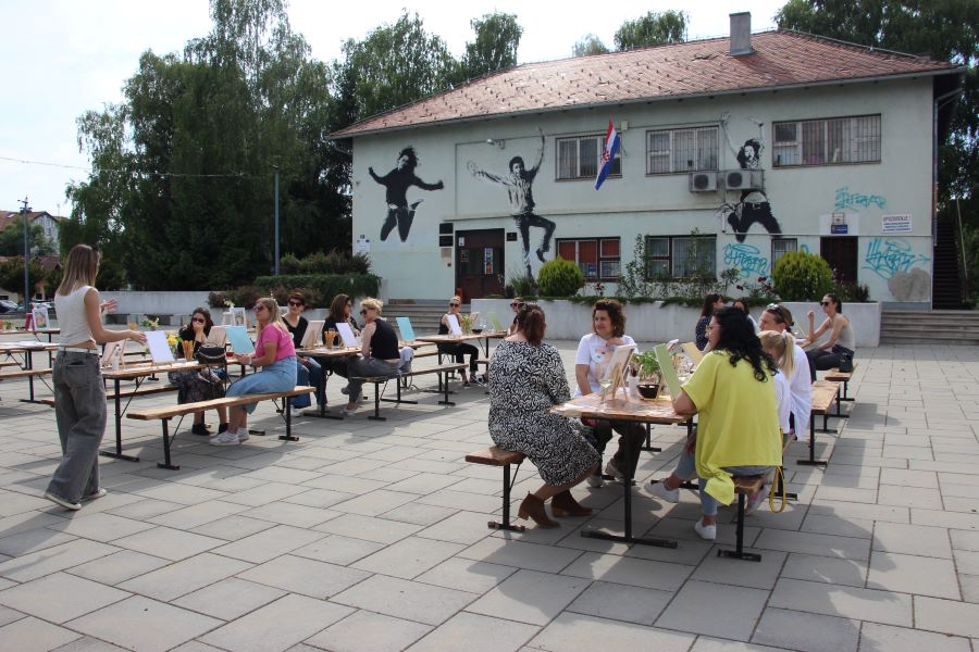 Kreativna sinergija: Umjetnost i enologija na radionici 'Splash and Wine'"
